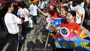 中国の主流メディア「南方週末」の報道によると、山東省にある有名な進学校の過酷な時間管理により、学生たちの“トイレに行く時間”が奪われているという。