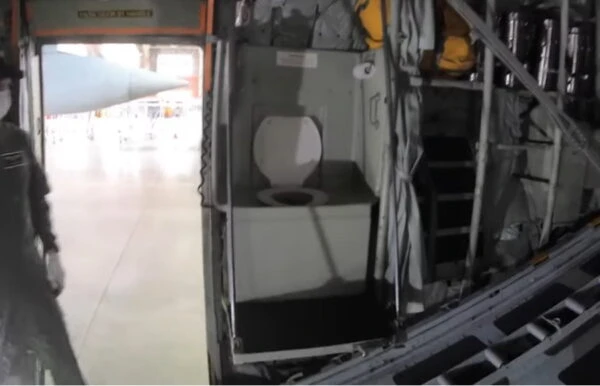 軍用機のトイレ